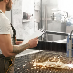 Productiemedewerker laser parts uitrapen